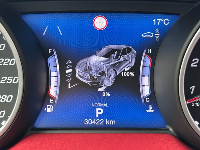 レヴァンテ Ｓグランスポーツ　左ハンドル　パノラマサンルーフ　赤革　カーボントリム　ハーマンカードン　ＡＣＣ　ＯＰ２１ＡＷ（ヘリオス）　全席シートヒーター　Ｒドア拡張キーレス　トランクキックセンサー　全方位カメラ　イージーエントリ（73枚目）