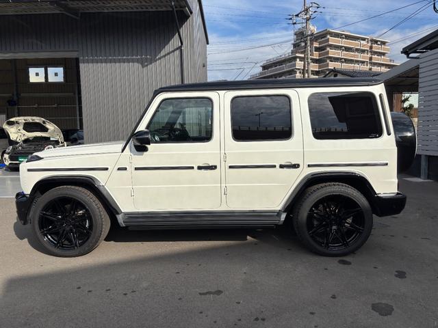 Ｇクラス Ｇ４００ｄ　マヌファクトゥーアエディション　１年保証付　１オーナー　ナイトＰＫＧ　白革ダイヤモンドステッチ　ＳＲ　アダブティブダンピングシステム　ブラバスフロントスポイラー　ＩＩＤ電動ステップ　デジタルインナーミラー　ＡＤＶ１（２２インチＡＷ）（22枚目）