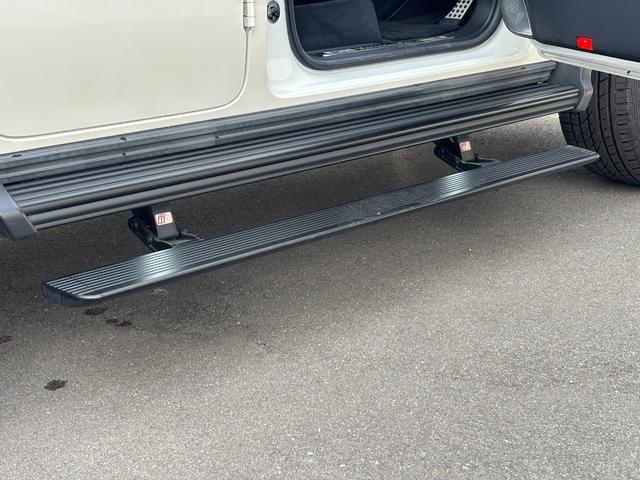 Ｇクラス Ｇ４００ｄ　マヌファクトゥーアエディション　１年保証付　１オーナー　ナイトＰＫＧ　白革ダイヤモンドステッチ　ＳＲ　アダブティブダンピングシステム　ブラバスフロントスポイラー　ＩＩＤ電動ステップ　デジタルインナーミラー　ＡＤＶ１（２２インチＡＷ）（24枚目）