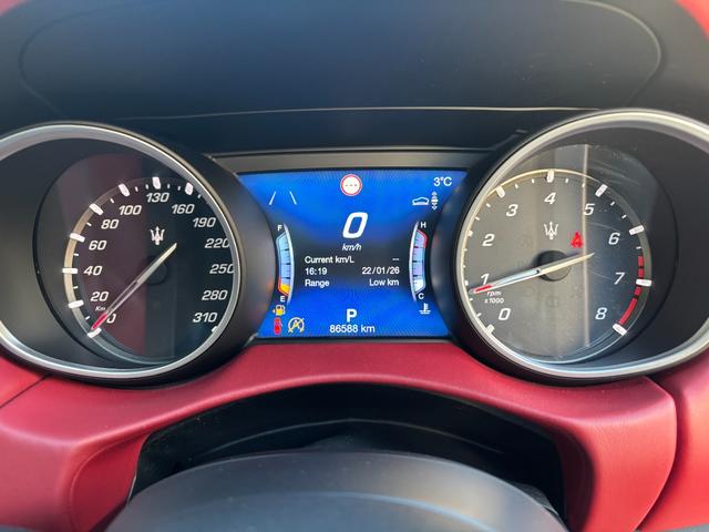 レヴァンテ Sグランスポーツ サンルーフ 赤革 カーボントリム・ハンドル 21インチAW(アンテーオ)ベンチレーション シートヒーター Bowers&Wilkinsスピーカー ACC 車線逸脱警告 全方位カメラ 電動リアゲート(56枚目)