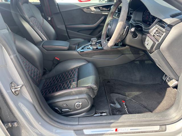 ＲＳ５スポーツバック ベースグレード　１オナ　パノラマサンルーフ　カーボンスタイリングＰＫＧ　全席シートヒーター　純正ナビ　ＴＶ　全方位カメラ　純正２０インチＡＷ（23枚目）