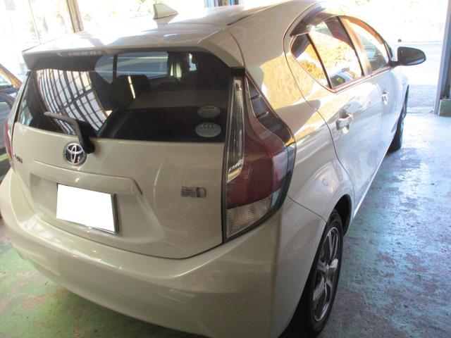 アクア G トヨタセーフティセンス ハイブリッド車 7インチワイドナビ&フルセグテレビ ブルートゥース付き 社外アルミ プッシュスタート LEDヘッドライト スマートキー2個 オートエアコン デジタルメーター(6枚目)