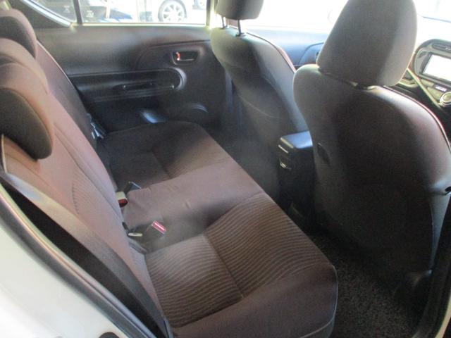 アクア G トヨタセーフティセンス ハイブリッド車 7インチワイドナビ&フルセグテレビ ブルートゥース付き 社外アルミ プッシュスタート LEDヘッドライト スマートキー2個 オートエアコン デジタルメーター(8枚目)