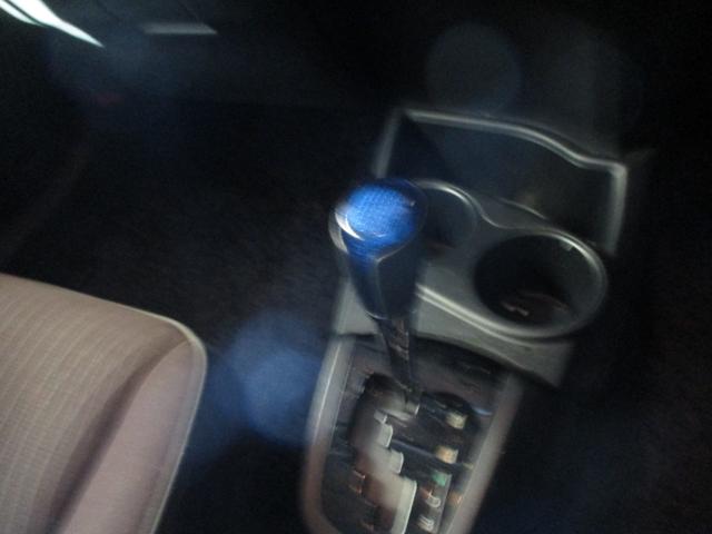 アクア G トヨタセーフティセンス ハイブリッド車 7インチワイドナビ&フルセグテレビ ブルートゥース付き 社外アルミ プッシュスタート LEDヘッドライト スマートキー2個 オートエアコン デジタルメーター(12枚目)