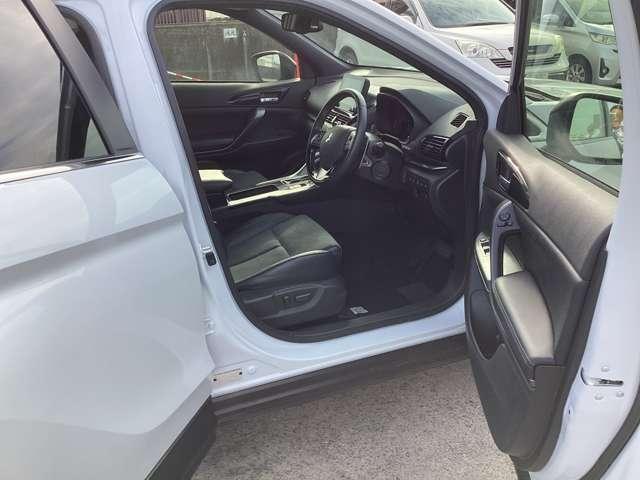 運転席＆助手席には細かい調整をスイッチ操作で行えるパワーシートを装備していますので楽チン＆優雅です（　＊´艸｀）