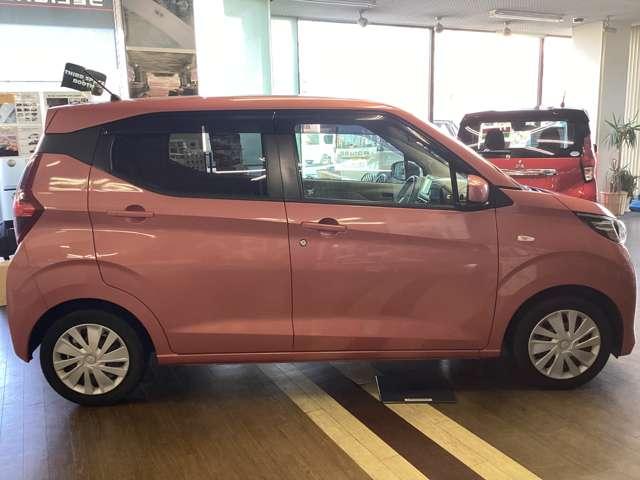 ｅＫワゴン Ｍ　アイドリングストップ　踏み間違い防止アシスト　イモビライザー　パワーウィンドウ　Ｐセンサー　マニュアルエアコン　キーレスエントリー　前席シートヒーター　ＡＳＣ　エアバック　パワステ　ＡＢＳ　寒冷地仕様（5枚目）