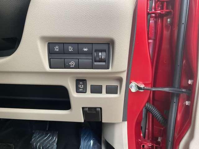 �����X���C�h�h�A�̓{�^���ł��J�\�I