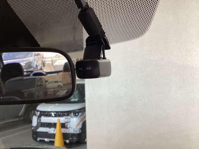 ｅＫワゴン Ｇ　インテリジェントキー　ナビ　前席シートヒーター　オートエアコン　横滑り防止装置　パワーステアリング　アイドリングストップ　バックカメラ　ベンチシート　盗難防止システム　メモリーナビ　寒冷地仕様　ＡＢＳ（9枚目）