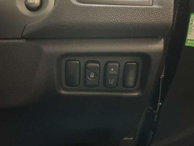 RVR G 衝突被害軽減ブレーキ ナビ TV 衝突低減ブレーキ セキュリティー 切り替え4WD キーレスエントリー Bモニター パワーウィンドウ メモリナビ エアコン ナビ&TV ABS 横滑り防止機能 クルコン(10枚目)