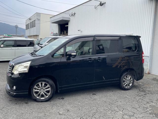 ノア Ｘ　Ｌセレクション　Ｘ　Ｌセレクション　左側電動スライドドア　スマートキー・プッシュスタート　エアコン　地デジ　アルミホイル　キーレス　バックモニタ　エアーバッグ　パワーステアリング　ＡＢＳ　パワーウィンドウ（4枚目）