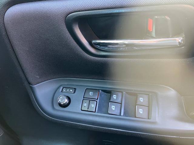 ヴォクシー ナビTV Bモニター ETC ミラーウィンカー 両側パワースライドドア スマートキー プッシュスタートボタン アイドリングストップ(12枚目)