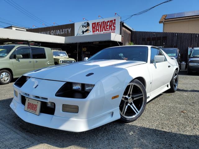 シボレーカマロ Ｚ２８　ディーラー車　３８３エンジン　ＴＨ７００Ｒ４強化ＡＴコンバーター　エーデルインマニ＆エキマニ　ＢＯＭシフター　ファイナルダウン　ハイスロットル　新品１８インチＡＷ＆タイヤ　天張り張替済　純正パーツ保管（3枚目）