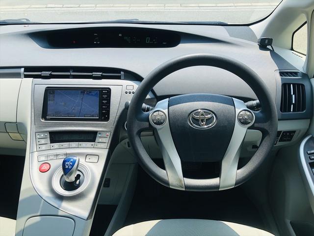 プリウスＰＨＶ Ｓ　社外１９インチアルミホイール　ローダウン　モデリスタエアロ　純正ナビ　フルセグＴＶ　ＤＶＤ　Ｂｌｕｅｔｏｏｔｈ　ＥＴＣ　バックカメラ　プッシュスタート　スマートキー　シートヒーター　ＨＩＤヘッドライト（16枚目）