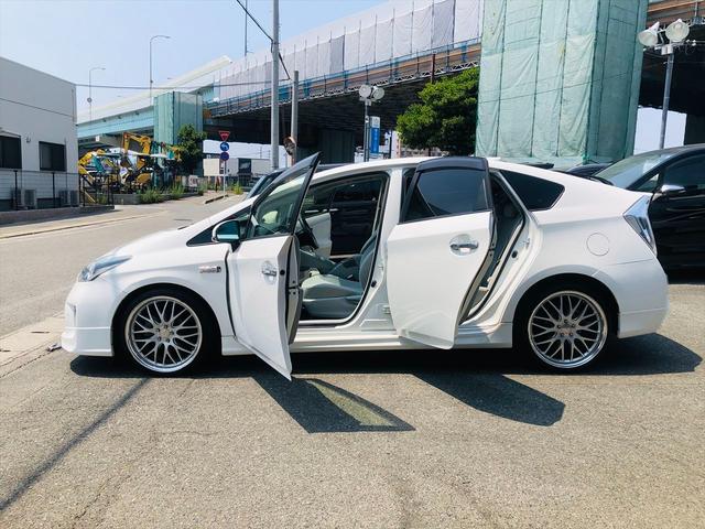 プリウスＰＨＶ Ｓ　社外１９インチアルミホイール　ローダウン　モデリスタエアロ　純正ナビ　フルセグＴＶ　ＤＶＤ　Ｂｌｕｅｔｏｏｔｈ　ＥＴＣ　バックカメラ　プッシュスタート　スマートキー　シートヒーター　ＨＩＤヘッドライト（31枚目）