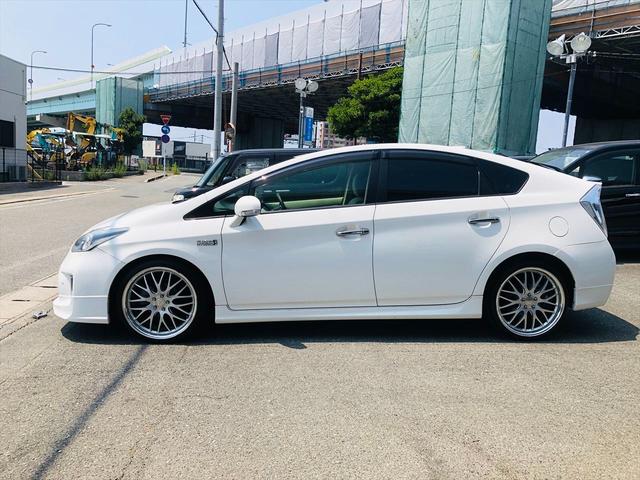 プリウスＰＨＶ Ｓ　社外１９インチアルミホイール　ローダウン　モデリスタエアロ　純正ナビ　フルセグＴＶ　ＤＶＤ　Ｂｌｕｅｔｏｏｔｈ　ＥＴＣ　バックカメラ　プッシュスタート　スマートキー　シートヒーター　ＨＩＤヘッドライト（35枚目）