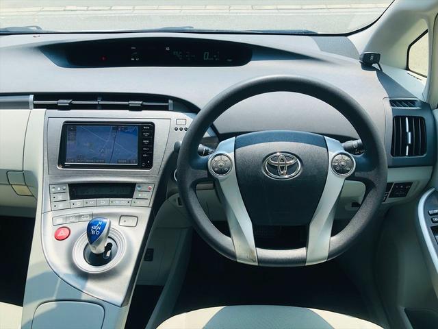 プリウスＰＨＶ Ｓ　社外１９インチアルミホイール　ローダウン　モデリスタエアロ　純正ナビ　フルセグＴＶ　ＤＶＤ　Ｂｌｕｅｔｏｏｔｈ　ＥＴＣ　バックカメラ　プッシュスタート　スマートキー　シートヒーター　ＨＩＤヘッドライト（46枚目）