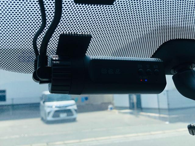 プリウスＰＨＶ Ｓ　社外１９インチアルミホイール　ローダウン　モデリスタエアロ　純正ナビ　フルセグＴＶ　ＤＶＤ　Ｂｌｕｅｔｏｏｔｈ　ＥＴＣ　バックカメラ　プッシュスタート　スマートキー　シートヒーター　ＨＩＤヘッドライト（52枚目）