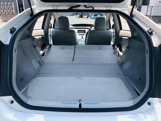 プリウスＰＨＶ Ｓ　社外１９インチアルミホイール　ローダウン　モデリスタエアロ　純正ナビ　フルセグＴＶ　ＤＶＤ　Ｂｌｕｅｔｏｏｔｈ　ＥＴＣ　バックカメラ　プッシュスタート　スマートキー　シートヒーター　ＨＩＤヘッドライト（63枚目）