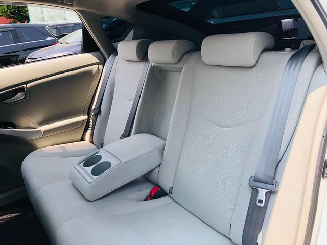 プリウスＰＨＶ Ｓ　社外１９インチアルミホイール　ローダウン　モデリスタエアロ　純正ナビ　フルセグＴＶ　ＤＶＤ　Ｂｌｕｅｔｏｏｔｈ　ＥＴＣ　バックカメラ　プッシュスタート　スマートキー　シートヒーター　ＨＩＤヘッドライト（64枚目）
