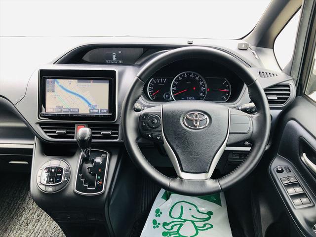 ノア Ｓｉ　後席モニター　両側パワースライドドア　前後ドライブレコーダー　９インチ純正ナビ　フルセグＴＶ　ＤＶＤ　Ｂｌｕｅｔｏｏｔｈ　ＥＴＣ　バックカメラ　プッシュスタート　スマートキー　社外１７ＡＷ（16枚目）