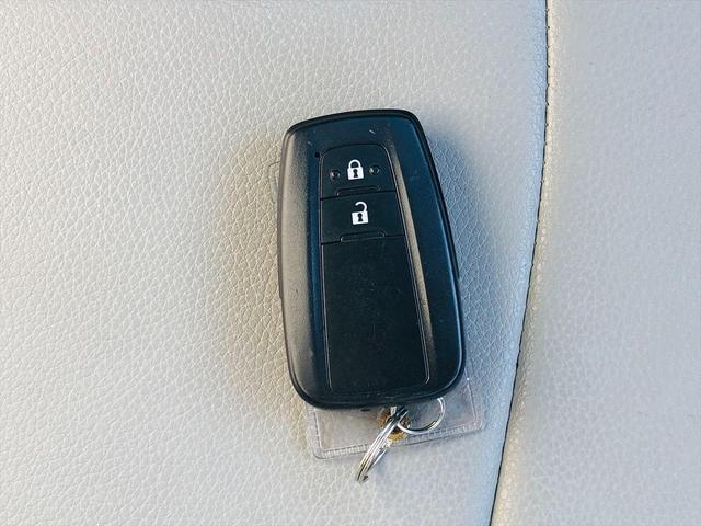 プリウス Ｓ　モデリスタエアロ　社外１７インチアルミホイール　純正ナビ　フルセグＴＶ　ＤＶＤ　Ｂｌｕｅｔｏｏｔｈ　ＥＴＣ　バックカメラ　プッシュスタート　スマートキー　ＬＥＤヘッドライト　フォグランプ（51枚目）