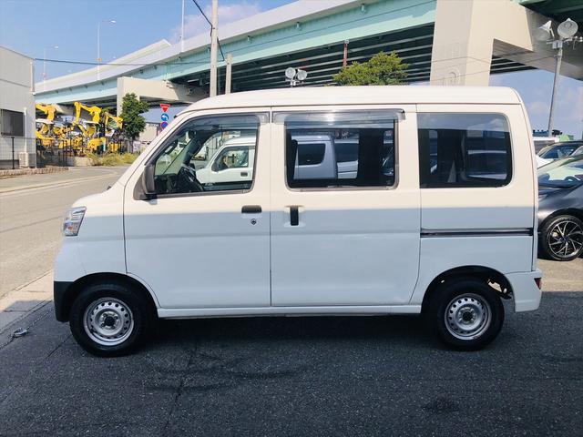 ハイゼットカーゴ スペシャルＳＡＩＩＩ　ハイルーフ　障害物センサー　レーンキープアシスト　衝突軽減ブレーキ　横滑り防止装置　両側スライドドア　純正ラジオ　アイドリングストップ　フルフラットシート　パワーステアリング　運転席・助手席エアバック（14枚目）