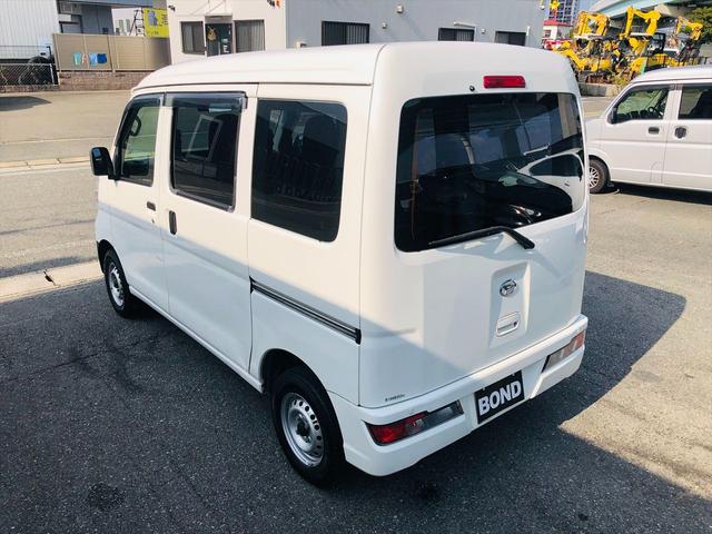 ハイゼットカーゴ スペシャルＳＡＩＩＩ　ハイルーフ　障害物センサー　レーンキープアシスト　衝突軽減ブレーキ　横滑り防止装置　両側スライドドア　純正ラジオ　アイドリングストップ　フルフラットシート　パワーステアリング　運転席・助手席エアバック（74枚目）