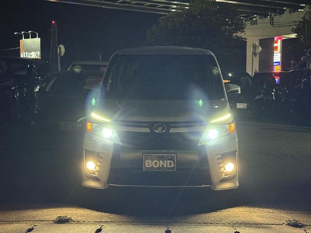 ヴォクシー ＺＳ　両側パワースライドドア　純正ナビ　フルセグＴＶ　ＤＶＤ　Ｂｌｕｅｔｏｏｔｈ　ＥＴＣ　バックカメラ　プッシュスタート　スマートキー　ＬＥＤヘッドライト　フォグランプ　純正１６ＡＷ　アイドリングストップ（7枚目）