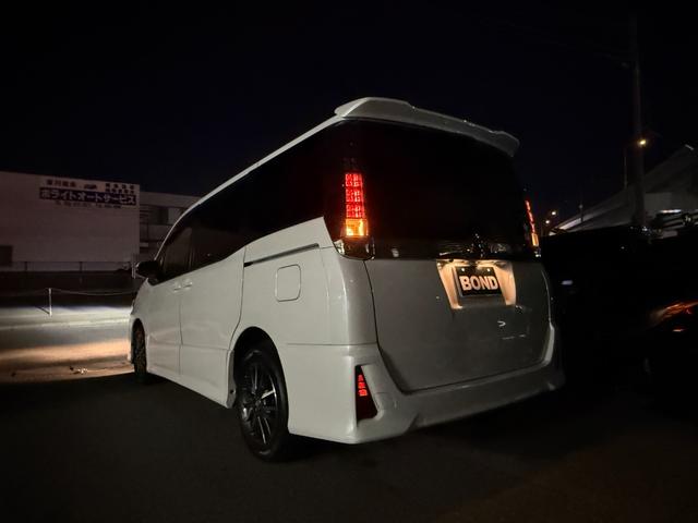 ヴォクシー ＺＳ　両側パワースライドドア　純正ナビ　フルセグＴＶ　ＤＶＤ　Ｂｌｕｅｔｏｏｔｈ　ＥＴＣ　バックカメラ　プッシュスタート　スマートキー　ＬＥＤヘッドライト　フォグランプ　純正１６ＡＷ　アイドリングストップ（8枚目）