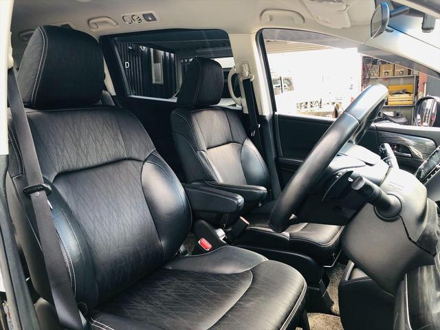 オデッセイ アブソルート 両側パワースライドドア 前後ドライブレコーダー 純正ナビ DVD Bluetooth ETC バックカメラ 3列シート プッシュスタート スマートキー LEDヘッドライト フォグランプ 純正17AW(64枚目)