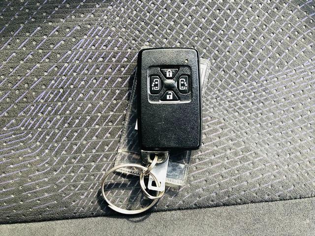 エスティマ アエラス　後席モニター　両側パワースライドドア　純正ＨＤＤナビ　フルセグＴＶ　ＤＶＤ　Ｂｌｕｅｔｏｏｔｈ　ＥＴＣ　バックカメラ　プッシュスタート　スマートキー　オットマン　ＨＩＤヘッドライト　純正１８ＡＷ（58枚目）