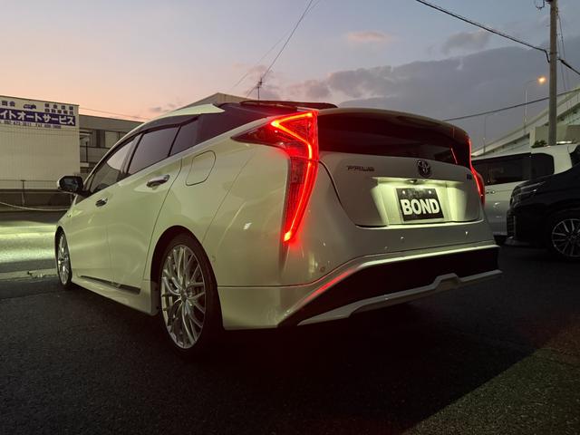プリウス Aツーリングセレクション TRDエアロ ローダウン 社外18インチアルミホイール 社外ナビ フルセグTV DVD ETC バックカメラ プッシュスタート スマートキー シートヒーター ドライブレコーダー LEDヘッドライト(8枚目)
