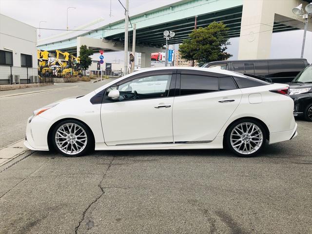 プリウス Aツーリングセレクション TRDエアロ ローダウン 社外18インチアルミホイール 社外ナビ フルセグTV DVD ETC バックカメラ プッシュスタート スマートキー シートヒーター ドライブレコーダー LEDヘッドライト(14枚目)