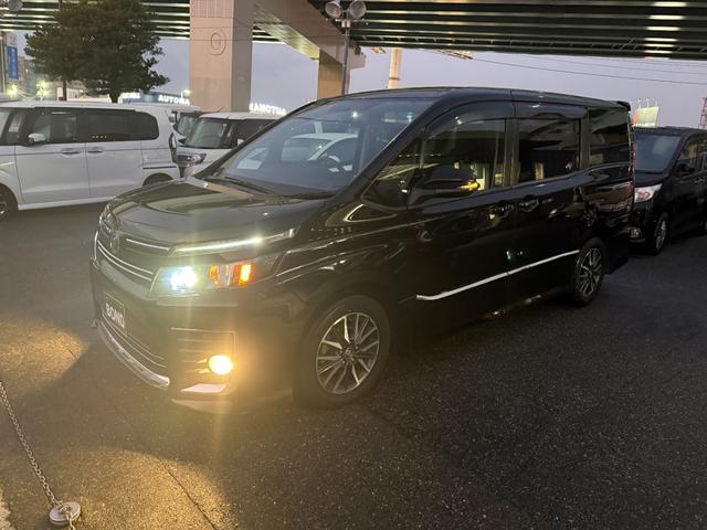 ヴォクシー ＺＳ　後席モニター　パワースライドドア　９インチ純正ナビ　フルセグＴＶ　ＤＶＤ　Ｂｌｕｅｔｏｏｔｈ　ＥＴＣ　バックカメラ　プッシュスタート　スマートキー　３列シート　ＬＥＤヘッドライト　フォグランプ（7枚目）