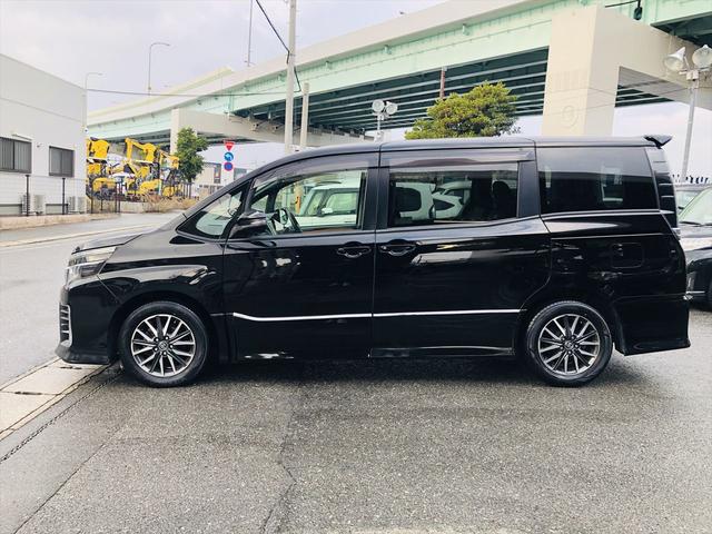 ヴォクシー ＺＳ　後席モニター　パワースライドドア　９インチ純正ナビ　フルセグＴＶ　ＤＶＤ　Ｂｌｕｅｔｏｏｔｈ　ＥＴＣ　バックカメラ　プッシュスタート　スマートキー　３列シート　ＬＥＤヘッドライト　フォグランプ（14枚目）