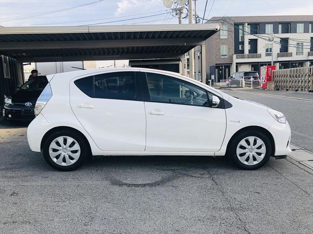 アクア G 純正ナビ DVD ETC バックカメラ プッシュスタート スマートキー キーレスエントリー 電動格納ミラー 衝突安全ボディ アイドリングストップ 運転席・助手席エアバック(15枚目)