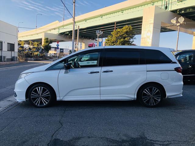 オデッセイ アブソルート　両側パワースライドドア　社外９インチナビ　ＤＶＤ　Ｂｌｕｅｔｏｏｔｈ　ＥＴＣ　プッシュスタート　スマートキー　キーレスエントリー　オットマン　ＬＥＤヘッドライト　フォグランプ　純正１８ＡＷ（14枚目）