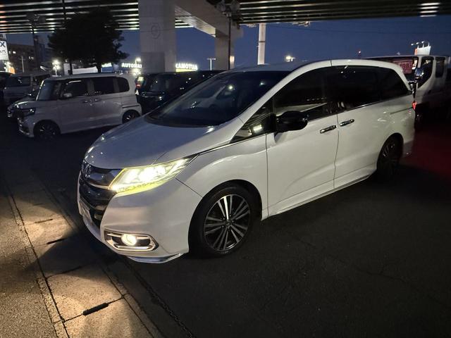 オデッセイ アブソルート　両側パワースライドドア　社外９インチナビ　ＤＶＤ　Ｂｌｕｅｔｏｏｔｈ　ＥＴＣ　プッシュスタート　スマートキー　キーレスエントリー　オットマン　ＬＥＤヘッドライト　フォグランプ　純正１８ＡＷ（32枚目）