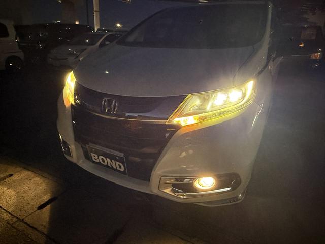 オデッセイ アブソルート　両側パワースライドドア　社外９インチナビ　ＤＶＤ　Ｂｌｕｅｔｏｏｔｈ　ＥＴＣ　プッシュスタート　スマートキー　キーレスエントリー　オットマン　ＬＥＤヘッドライト　フォグランプ　純正１８ＡＷ（33枚目）