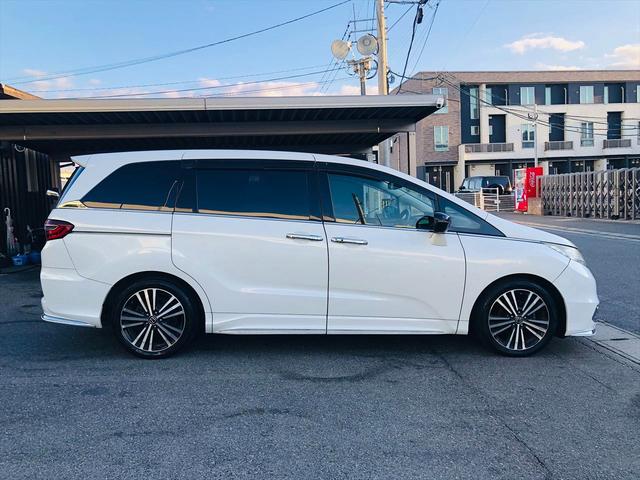 オデッセイ アブソルート　両側パワースライドドア　社外９インチナビ　ＤＶＤ　Ｂｌｕｅｔｏｏｔｈ　ＥＴＣ　プッシュスタート　スマートキー　キーレスエントリー　オットマン　ＬＥＤヘッドライト　フォグランプ　純正１８ＡＷ（46枚目）