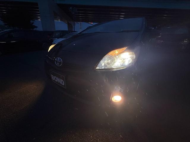 プリウス Ｓツーリングセレクション　純正ＨＤＤナビ　フルセグＴＶ　ＤＶＤ　Ｂｌｕｅｔｏｏｔｈ　ＥＴＣ　バックカメラ　プッシュスタート　スマートキー　キーレスエントリー　ＬＥＤヘッドライト　フォグランプ　純正１７インチアルミホイール（33枚目）