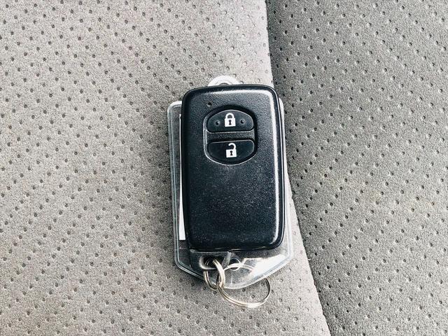 プリウス Ｓツーリングセレクション　純正ＨＤＤナビ　フルセグＴＶ　ＤＶＤ　Ｂｌｕｅｔｏｏｔｈ　ＥＴＣ　バックカメラ　プッシュスタート　スマートキー　キーレスエントリー　ＬＥＤヘッドライト　フォグランプ　純正１７インチアルミホイール（59枚目）