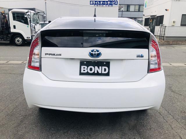 プリウス Ｌ　社外ナビ　ＤＶＤ　ＥＴＣ　プッシュスタート　キーレスエントリー　電動格納ミラー　純正１５インチアルミホイール　盗難防止システム　衝突安全ボディ　パワーステアリング　パワーウインドウ（13枚目）