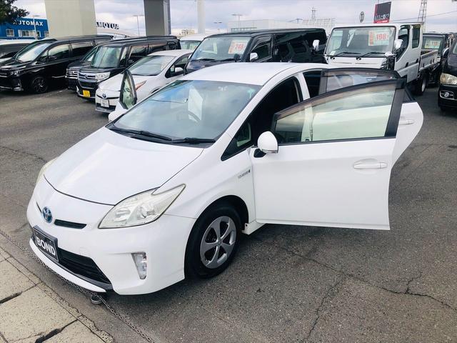 プリウス Ｌ　社外ナビ　ＤＶＤ　ＥＴＣ　プッシュスタート　キーレスエントリー　電動格納ミラー　純正１５インチアルミホイール　盗難防止システム　衝突安全ボディ　パワーステアリング　パワーウインドウ（32枚目）