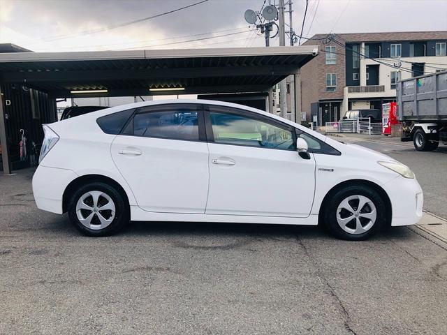 プリウス Ｌ　社外ナビ　ＤＶＤ　ＥＴＣ　プッシュスタート　キーレスエントリー　電動格納ミラー　純正１５インチアルミホイール　盗難防止システム　衝突安全ボディ　パワーステアリング　パワーウインドウ（41枚目）