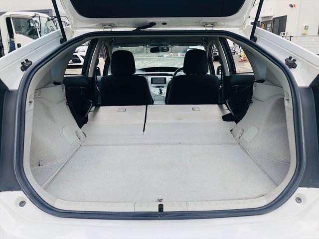 プリウス Ｌ　社外ナビ　ＤＶＤ　ＥＴＣ　プッシュスタート　キーレスエントリー　電動格納ミラー　純正１５インチアルミホイール　盗難防止システム　衝突安全ボディ　パワーステアリング　パワーウインドウ（59枚目）