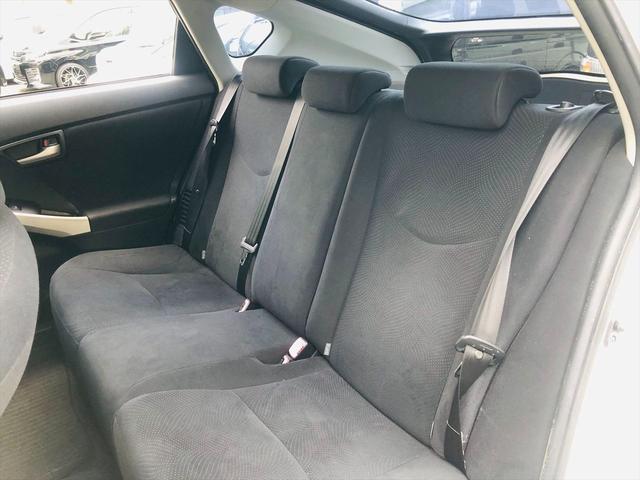 プリウス Ｌ　社外ナビ　ＤＶＤ　ＥＴＣ　プッシュスタート　キーレスエントリー　電動格納ミラー　純正１５インチアルミホイール　盗難防止システム　衝突安全ボディ　パワーステアリング　パワーウインドウ（60枚目）