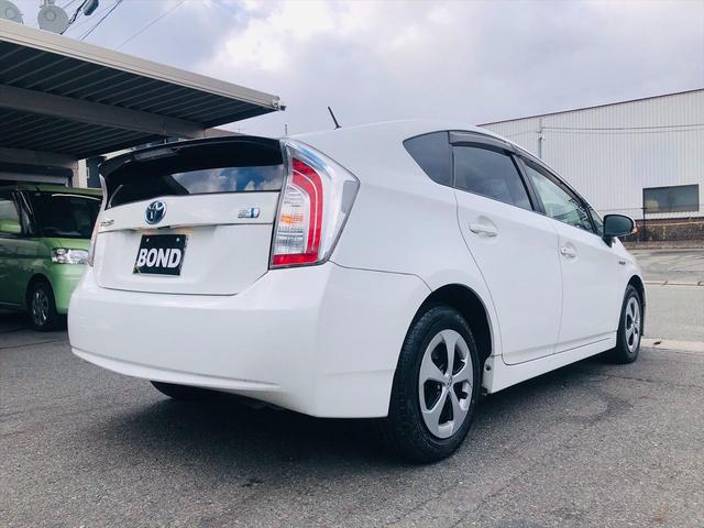 プリウス Ｌ　社外ナビ　ＤＶＤ　ＥＴＣ　プッシュスタート　キーレスエントリー　電動格納ミラー　純正１５インチアルミホイール　盗難防止システム　衝突安全ボディ　パワーステアリング　パワーウインドウ（74枚目）