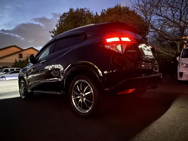 ヴェゼル ハイブリッドＺ　社外ナビ　フルセグＴＶ　ＤＶＤ　Ｂｌｕｅｔｏｏｔｈ　ＥＴＣ　バックカメラ　プッシュスタート　スマートキー　パドルシフト　シートヒーター　ＬＥＤヘッドライト　フォグランプ　社外１８インチアルミホイール（34枚目）