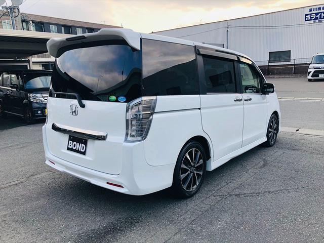 ステップワゴンスパーダ Ｚ　クールスピリット　後席モニター　両側パワースライドドア　ドライブレコーダー　純正ナビ　フルセグＴＶ　ＤＶＤ　ＥＴＣ　バックカメラ　スマートキー　ＨＩＤヘッドライト　フォグランプ　純正１７インチアルミホイール（44枚目）